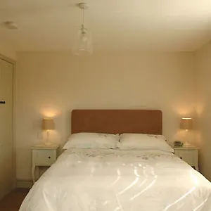 2* Hotel 70 Hockley Avenue